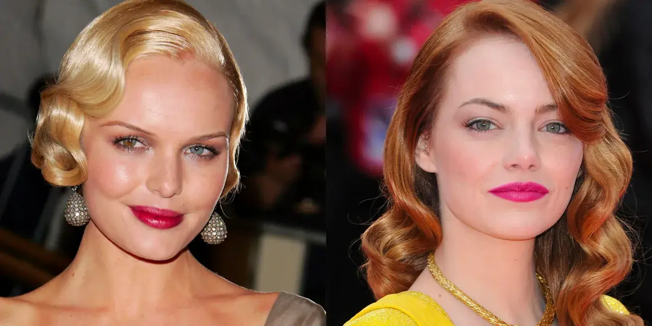 Dos mujeres con peinados años 20 pelo largo, ondas marcadas y labios intensos. Una rubia con pendientes brillantes, la otra pelirroja con collar dorado.