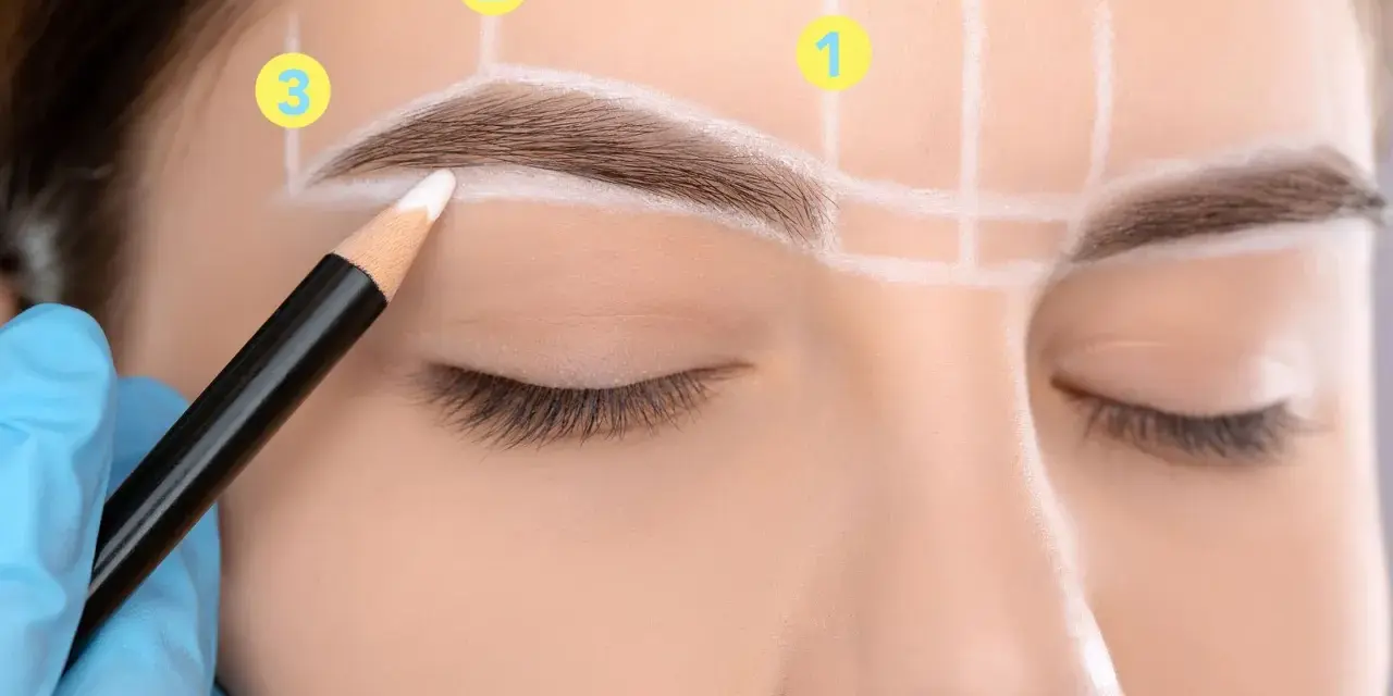 Guía para depilarse las cejas: un lápiz marca el contorno, con números indicando puntos clave.