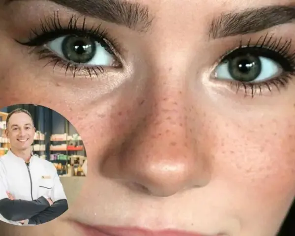 Un farmacéutico sonriente explica que se puede usar despigmentante en verano para unificar el tono de la piel.